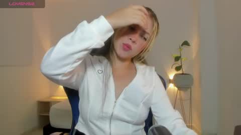 Snapshot of nataly_rodri chatting on July 28, 6:53 pm Nataly online show from July 28, 6:53 pm