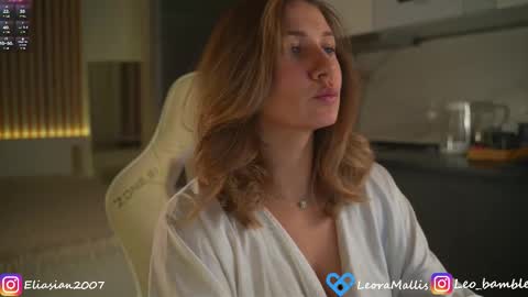 Snapshot of nataly_tompson chatting on February 16, 3:57 am Nataly online show from February 16, 3:57 am