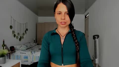 Snapshot of natalyfitt_7 chatting on June 2, 6:54 pm natalyfitt_7 online show from June 2, 6:54 pm