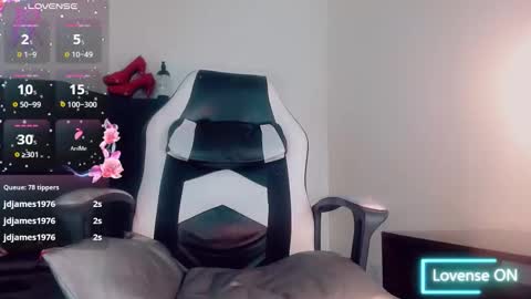 Snapshot of natasha_clifford chatting on January 8, 7:27 pm natasha_clifford online show from January 8, 7:27 pm