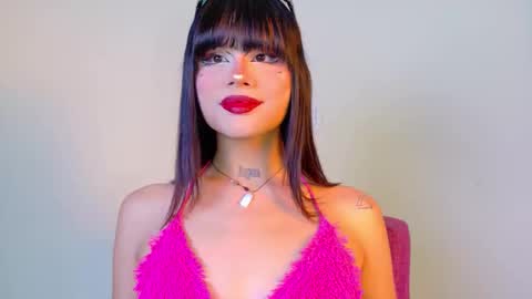 Snapshot of natasha_winz chatting on December 18, 5:35 am Natahsa online show from December 18, 5:35 am