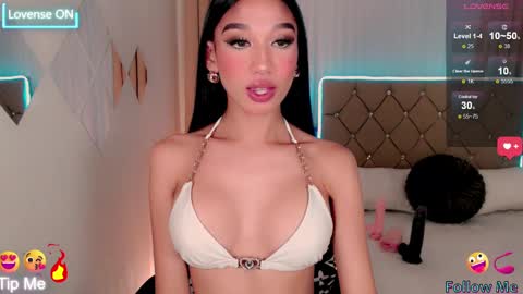 Snapshot of nathalie_hadid chatting on February 25, 10:07 pm please follow me guyss online show from February 25, 10:07 pm