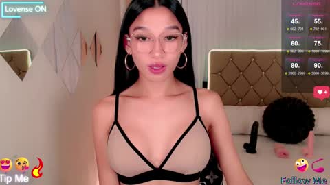 Snapshot of nathalie_hadid chatting on February 26, 8:11 pm please follow me guyss online show from February 26, 8:11 pm
