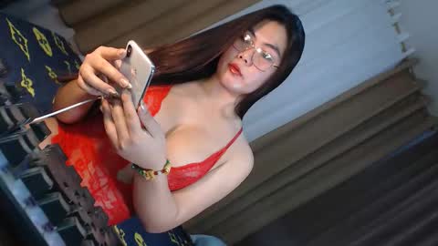 Snapshot of nathalie_hart chatting on November 11, 12:21 am Queen Marga online show from November 11, 12:21 am