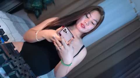 Snapshot of nathalie_hart chatting on December 16, 2:44 pm Queen Marga online show from December 16, 2:44 pm