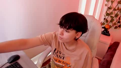 Snapshot of nathalyy_ds chatting on December 15, 8:24 pm nathalyy_ds online show from December 15, 8:24 pm