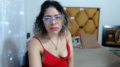 Snapshot of nathy_voyeur chatting on March 19, 6:17 am nathy_voyeur online show from March 19, 6:17 am