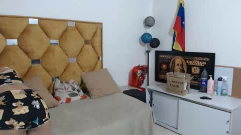 Snapshot of nathy_voyeur chatting on April 26, 3:37 am nathy_voyeur online show from April 26, 3:37 am