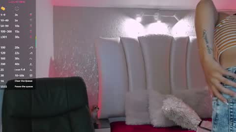 Snapshot of natt_collins chatting on June 19, 3:33 am Natalia online show from June 19, 3:33 am