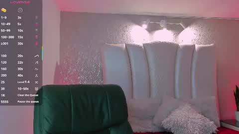 Snapshot of natt_collins chatting on June 25, 3:06 am Natalia online show from June 25, 3:06 am