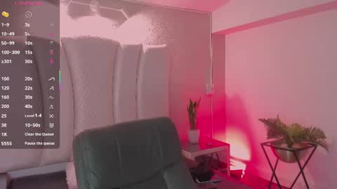 Snapshot of natt_collins chatting on June 30, 3:29 am Natalia online show from June 30, 3:29 am