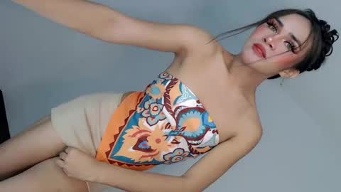 Snapshot of nattayah chatting on May 10, 2:22 pm Nathalie smith online show from May 10, 2:22 pm