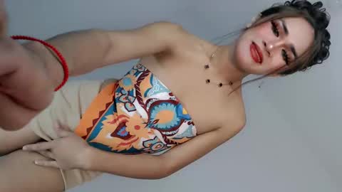 Snapshot of nattayah chatting on May 18, 3:35 am Nathalie smith online show from May 18, 3:35 am