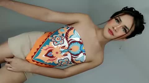Snapshot of nattayah chatting on June 7, 6:06 am Nathalie smith online show from June 7, 6:06 am