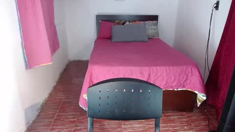 Snapshot of natty_01 chatting on December 13, 5:27 am natalia online show from December 13, 5:27 am