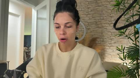 NATTY FIERROS online show from December 3, 7:23 pm