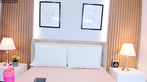 Snapshot of natural_bigboobs chatting on September 26, 1:04 pm Jazmin Bigboobs online show from September 26, 1:04 pm