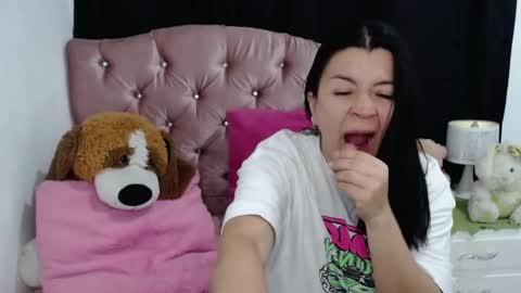 Snapshot of naturally_mature chatting on March 7, 4:13 am Sammy online show from March 7, 4:13 am