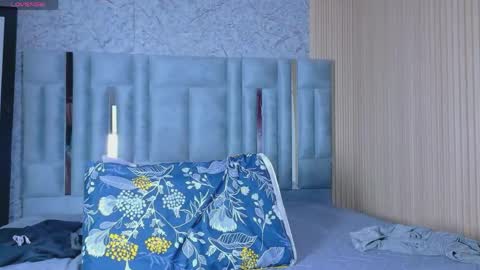Snapshot of naturaltitss_ chatting on April 26, 7:22 pm Gwen online show from April 26, 7:22 pm