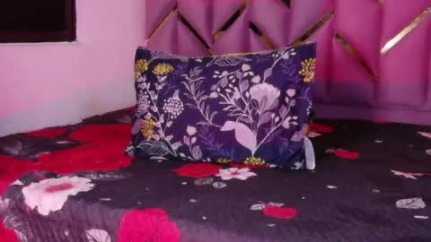 Snapshot of naturaltitss_ chatting on April 27, 7:45 pm Gwen online show from April 27, 7:45 pm