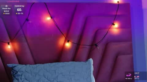 Snapshot of naturaltitss_ chatting on April 28, 12:32 pm Gwen online show from April 28, 12:32 pm