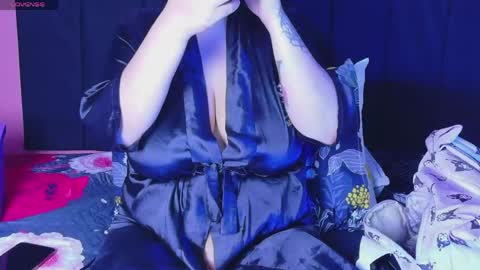 Snapshot of naturaltitss_ chatting on May 3, 7:09 pm Gwen online show from May 3, 7:09 pm