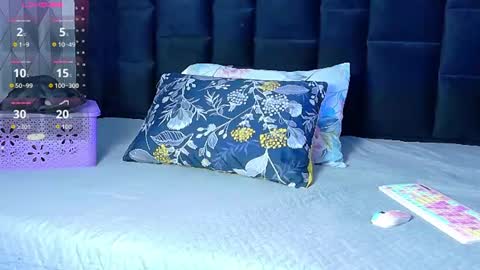 Snapshot of naturaltitss_ chatting on June 16, 8:00 pm Gwen online show from June 16, 8:00 pm