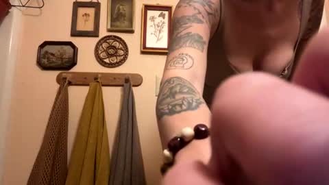 Snapshot of naturebabe666 chatting on April 16, 4:57 am naturebabe666 online show from April 16, 4:57 am