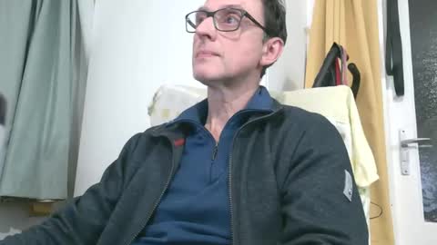 naturista25 online show from December 16, 5:07 pm