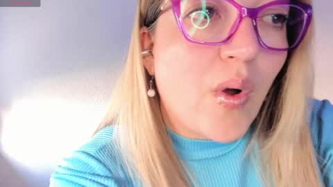 Snapshot of naty__mature_ chatting on May 4, 5:20 pm Nataly online show from May 4, 5:20 pm