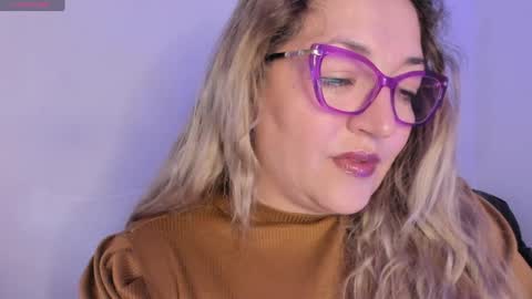 Snapshot of naty__mature_ chatting on May 19, 7:20 pm Nataly online show from May 19, 7:20 pm