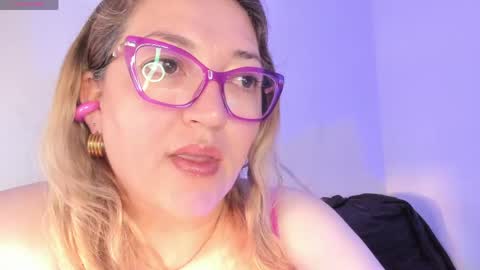 Snapshot of naty__mature_ chatting on June 4, 6:36 pm Nataly online show from June 4, 6:36 pm