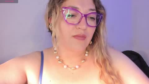 Snapshot of naty__mature_ chatting on June 10, 6:51 pm Nataly online show from June 10, 6:51 pm