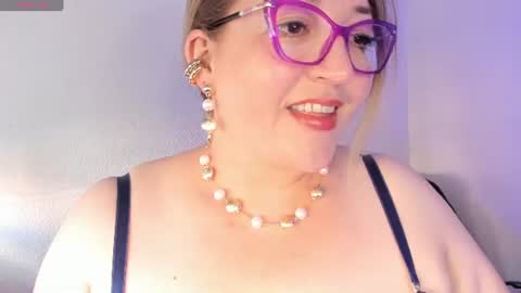 Snapshot of naty__mature_ chatting on June 15, 5:37 pm Nataly online show from June 15, 5:37 pm