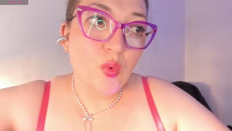 Snapshot of naty__mature_ chatting on June 16, 5:48 pm Nataly online show from June 16, 5:48 pm