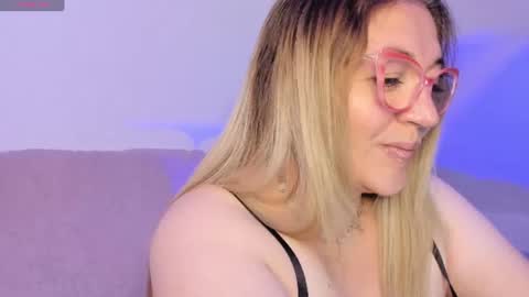 Snapshot of naty__mature_ chatting on June 28, 12:05 am Nataly online show from June 28, 12:05 am