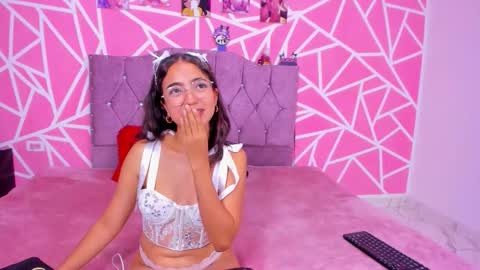 Snapshot of naty_star18 chatting on December 16, 12:37 am Natalia online show from December 16, 12:37 am