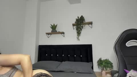 Emily online show from November 9, 4:49 pm