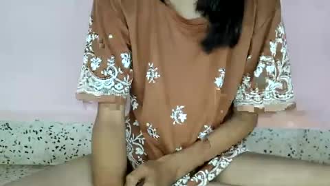 Snapshot of naughty_alia chatting on August 3, 7:40 am Alia online show from August 3, 7:40 am