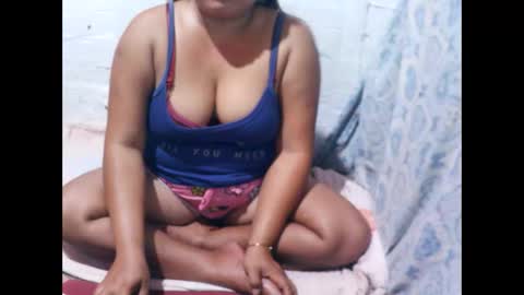 Snapshot of naughty_baby25 chatting on April 16, 7:03 pm Hannah online show from April 16, 7:03 pm