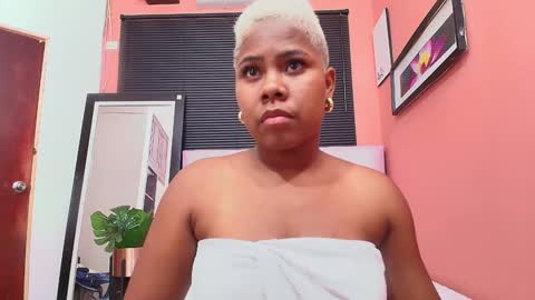 Snapshot of naughty_ebonyy chatting on January 6, 10:37 pm SASHA online show from January 6, 10:37 pm