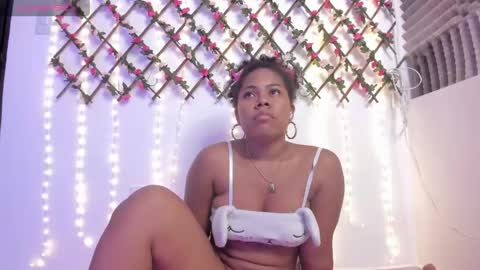 Snapshot of naughty_ebonyy chatting on May 27, 6:21 am SASHA online show from May 27, 6:21 am