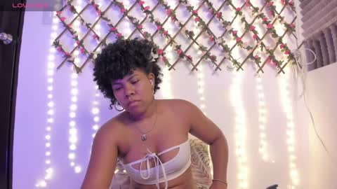 Snapshot of naughty_ebonyy chatting on May 28, 6:32 am SASHA online show from May 28, 6:32 am