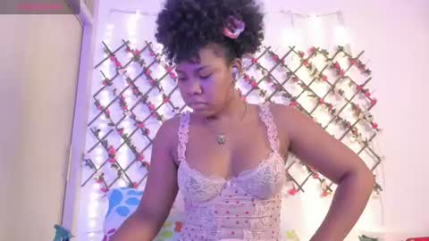 Snapshot of naughty_ebonyy chatting on June 17, 4:26 am SASHA online show from June 17, 4:26 am