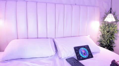 Flor online show from February 9, 1:44 am