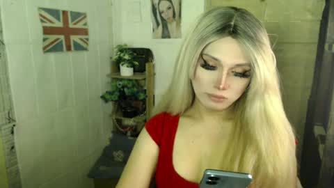Snapshot of naughty_kim20 chatting on June 18, 1:17 am alexa online show from June 18, 1:17 am
