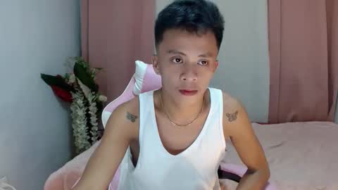 Snapshot of naughty_kirk chatting on May 19, 8:09 am Kirk online show from May 19, 8:09 am