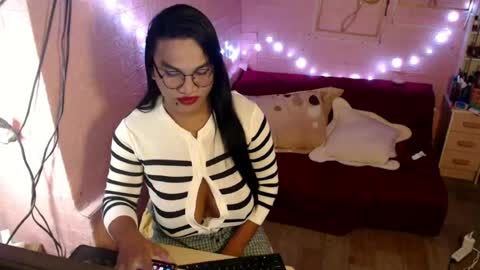 naughty_lorien143 online show from July 25, 12:47 pm