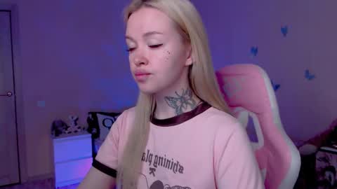 Snapshot of naughty_mablee chatting on May 5, 1:24 am Mable online show from May 5, 1:24 am