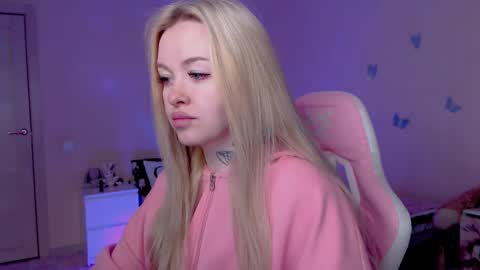 Snapshot of naughty_mablee chatting on May 6, 12:19 am Mable online show from May 6, 12:19 am